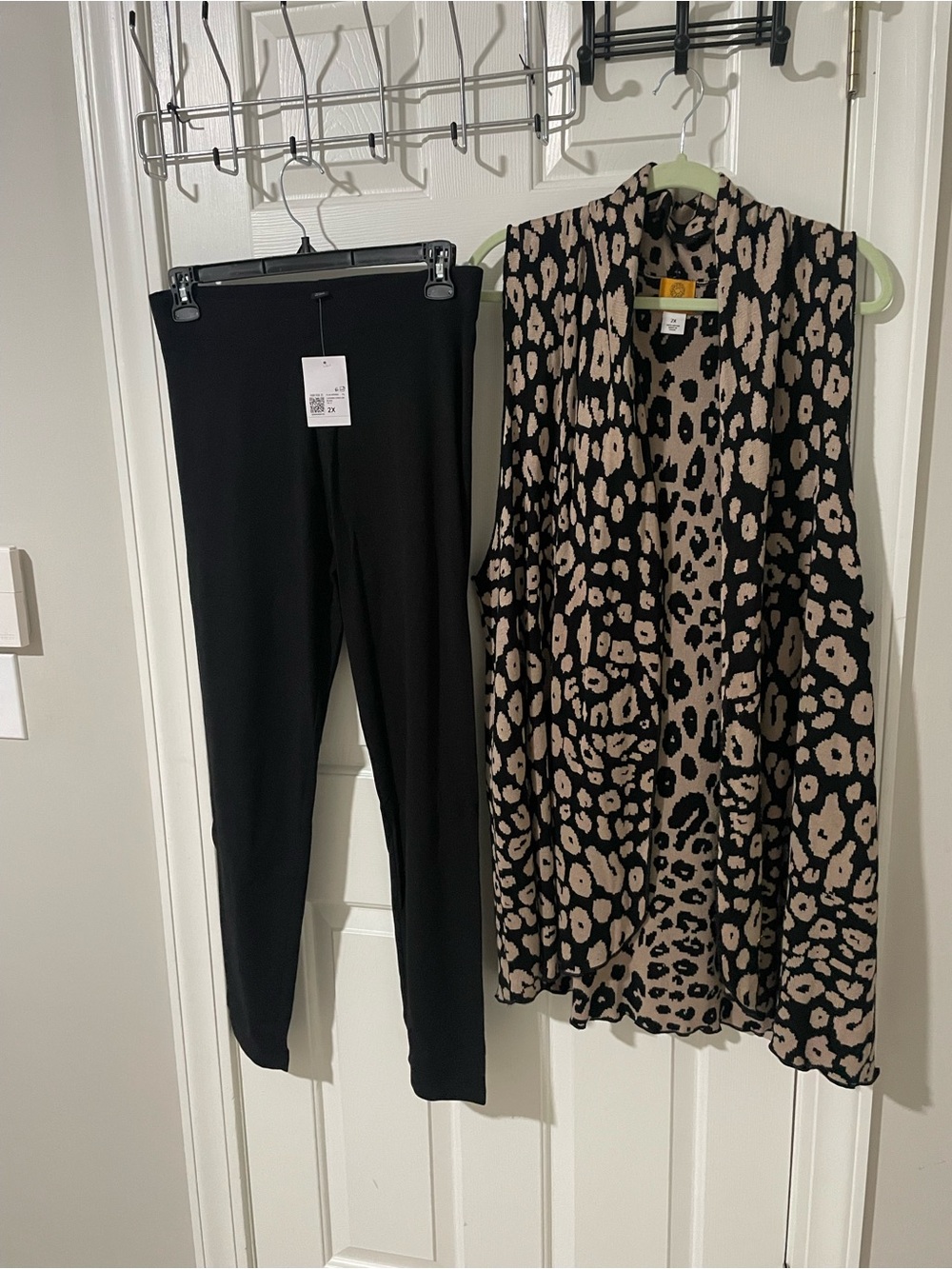 Black Pull-On leggings 2x new with Beige & Black Leopard Print Vest duster 2x